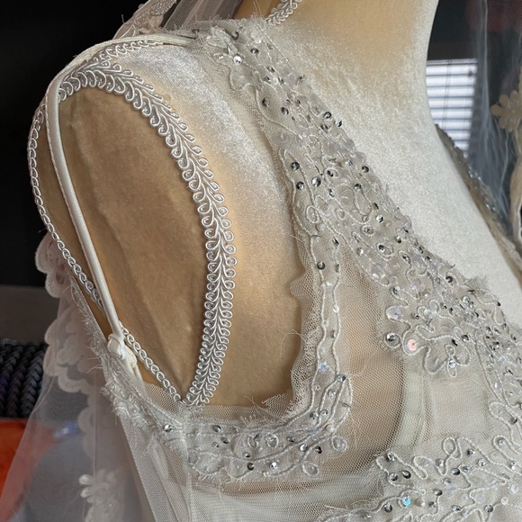 Vintage WEDDING DRESS - Picture 8 of 16